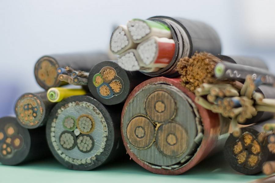 Бронированный кабель для прокладки в земле