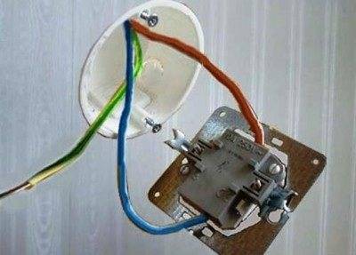Зачем нужно заземление в розетке