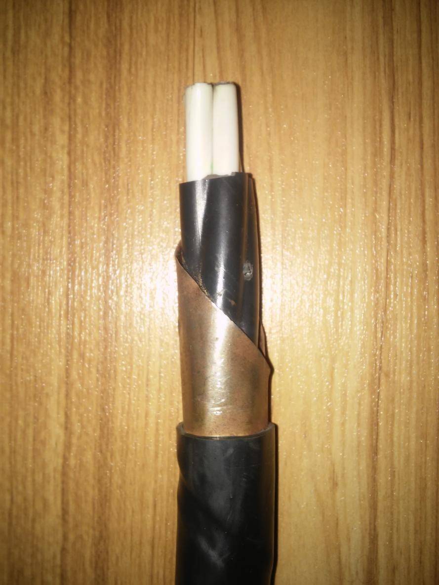 Бронированный кабель для прокладки в земле