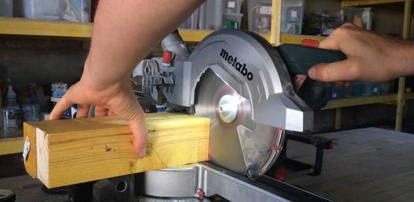 Торцовочная пила Metabo KGS 216 M