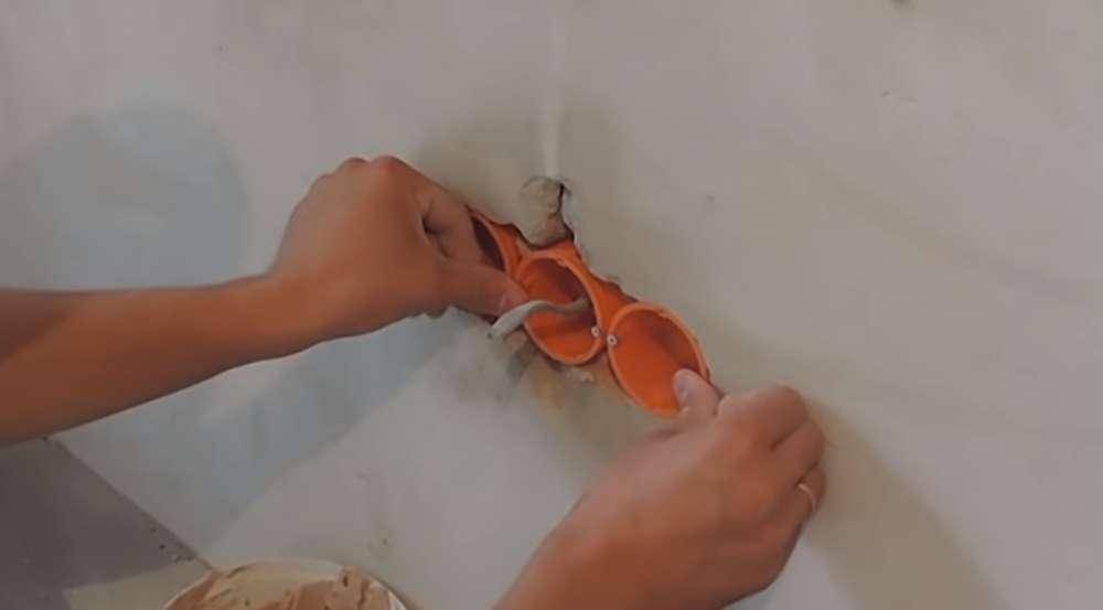 Как подключить светильник через выключатель