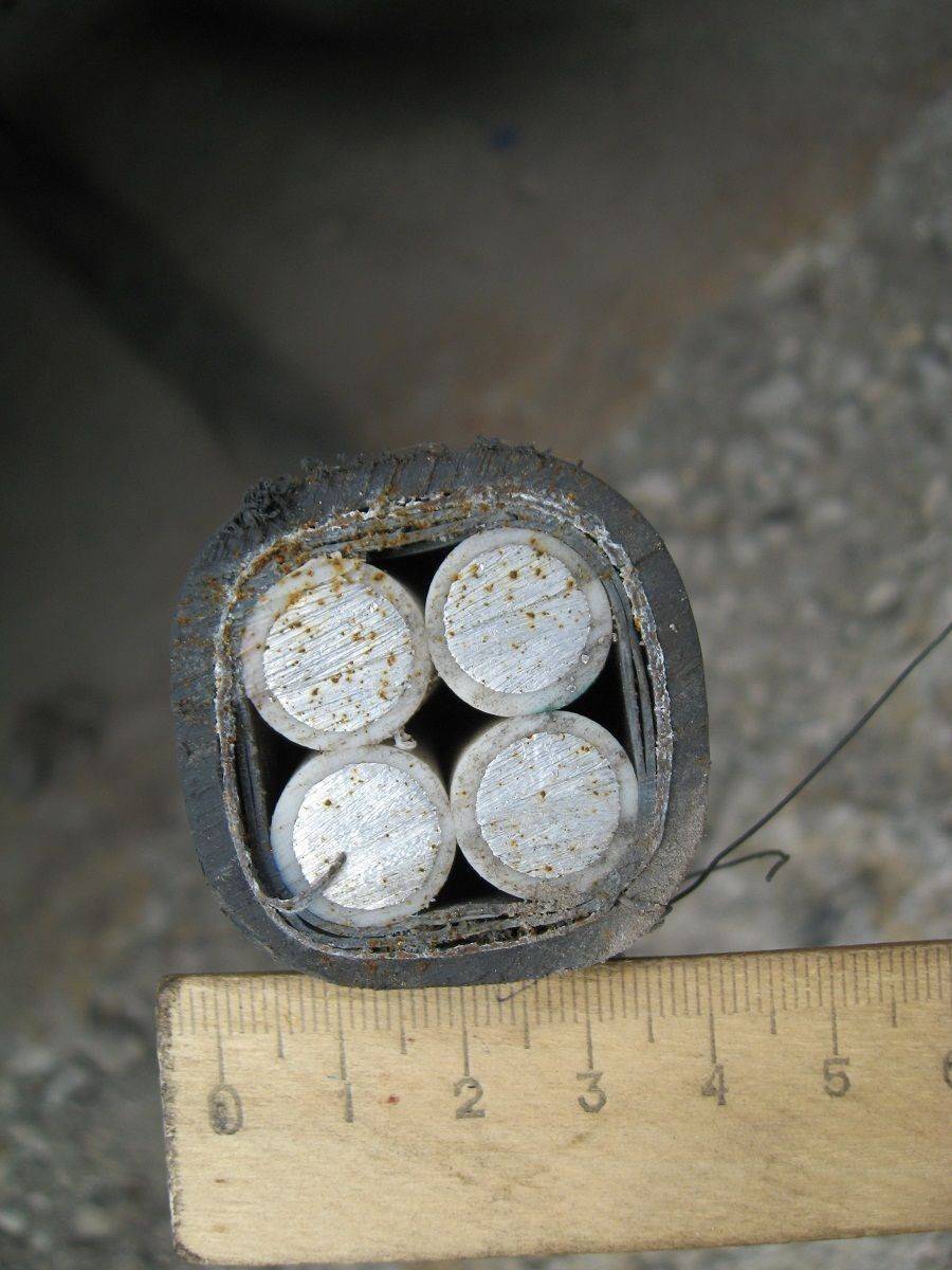 Бронированный кабель для прокладки в земле