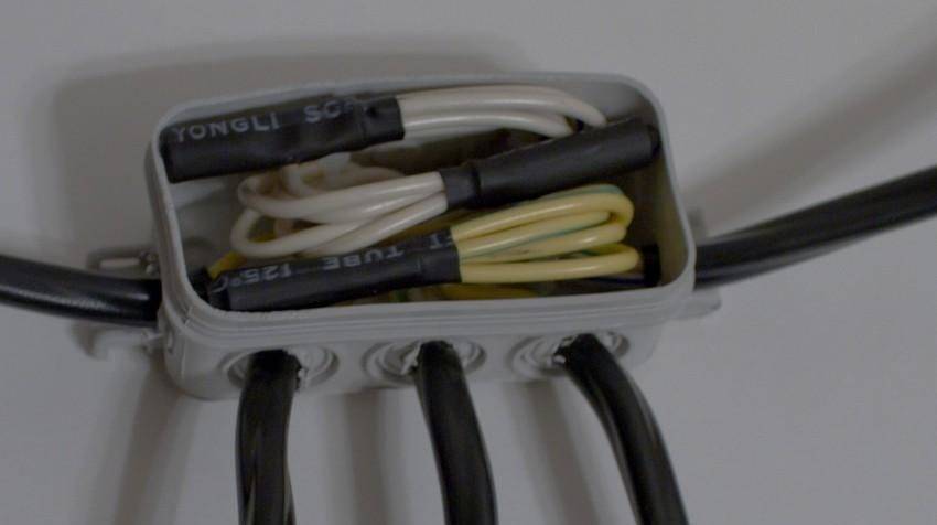 Как подключить светильник через выключатель